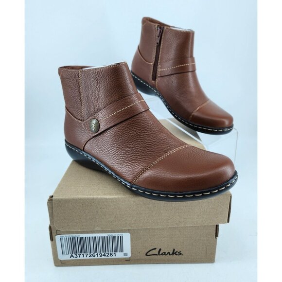 Clarks Shoes - Clarks Women's Size 6.5 M Ashland Dark Tan Leather Pine Boots